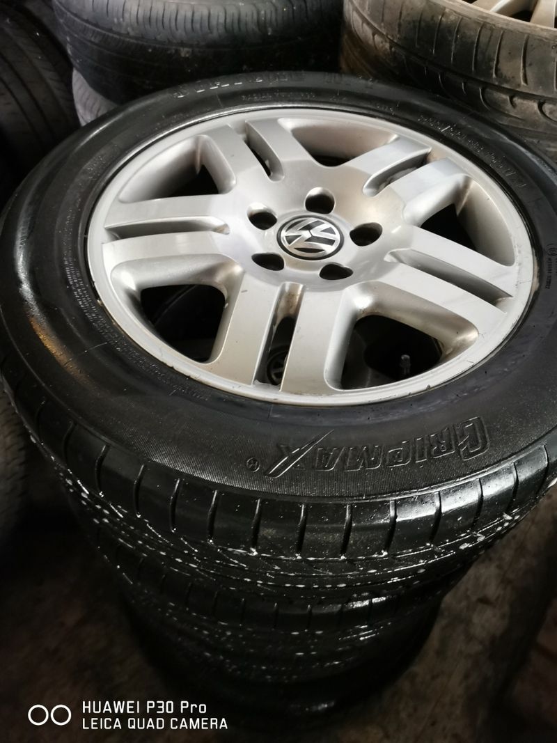 LLANTAS VW TUAREG 18x8" 255/55R18 SEMINUEVAS.