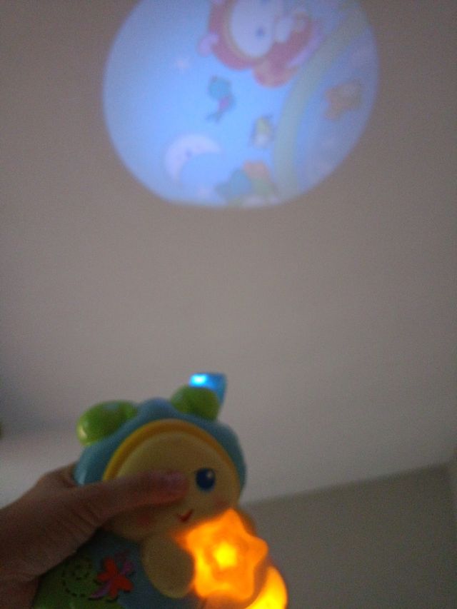 Proyector con música e imágenes