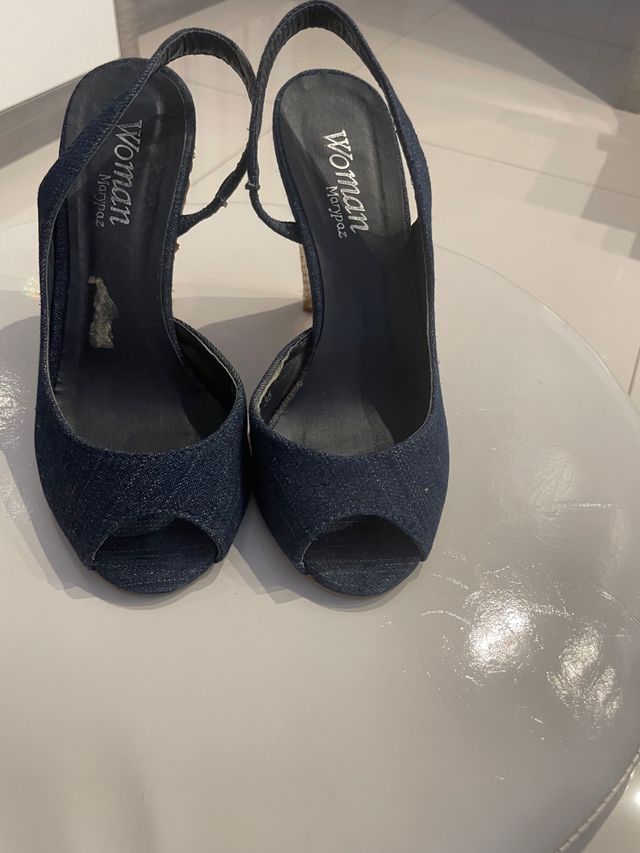 Sandalias vaqueras, da muy poca talla