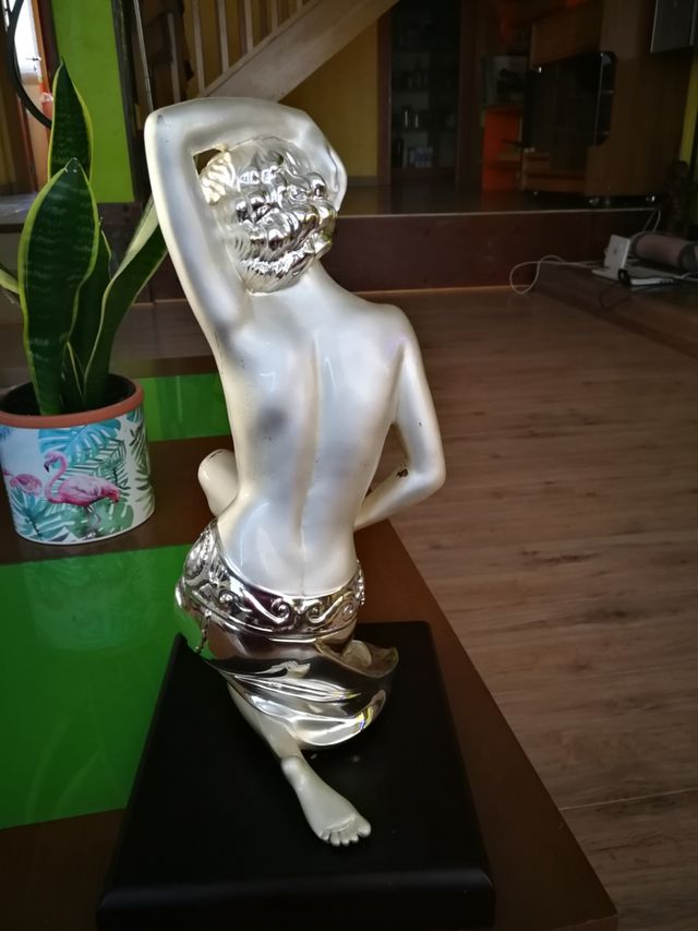 Figura decorativa spaliu, bañada en plata.