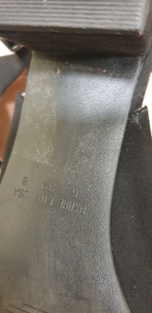 sandalias y zapatos destalonados