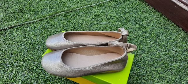 Zapatos tipo BAILARINAS de piel color oro viejo