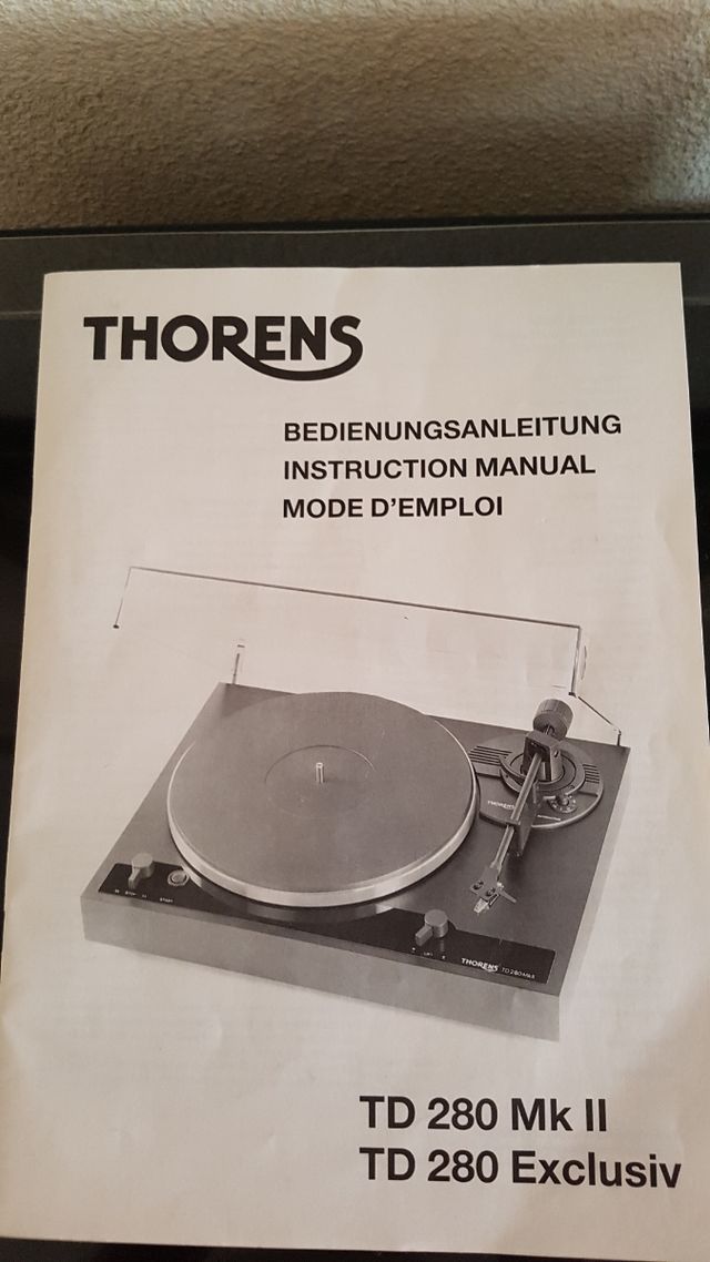 TOCADISCOS THORENS.