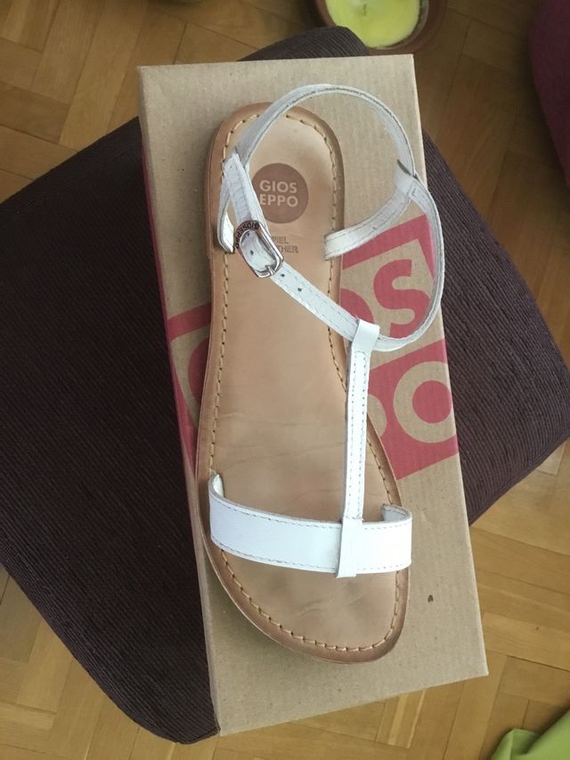 Sandalias. Talla 36