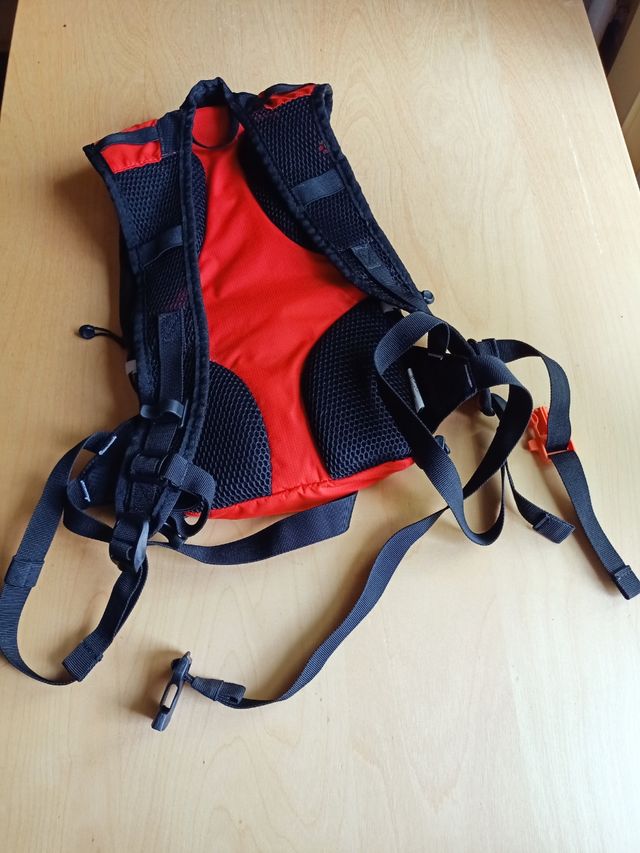 Mochila capacidad 5 L.