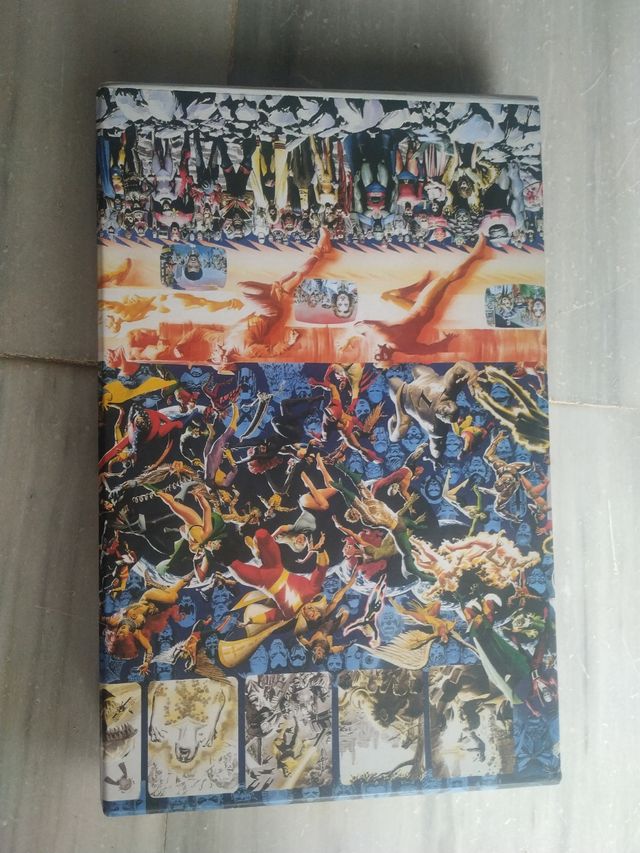 Crisis en tierras infinitas .Edición coleccionista