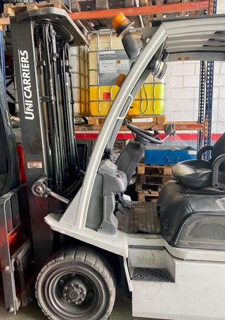 NISSAN UNICARRIER DIESEL 2.5 Tn MATRICULADA