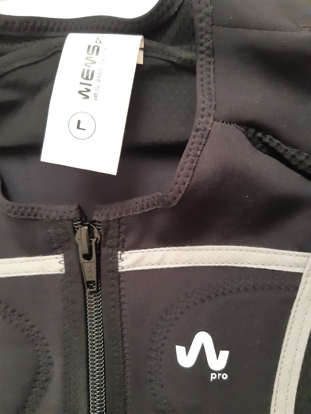 Traje de electroterapia con electrodos