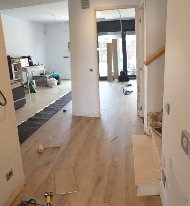 SUELOS LAMINADO ,TARIMA FLOTANTE ,RODAPIES,PUERTAS