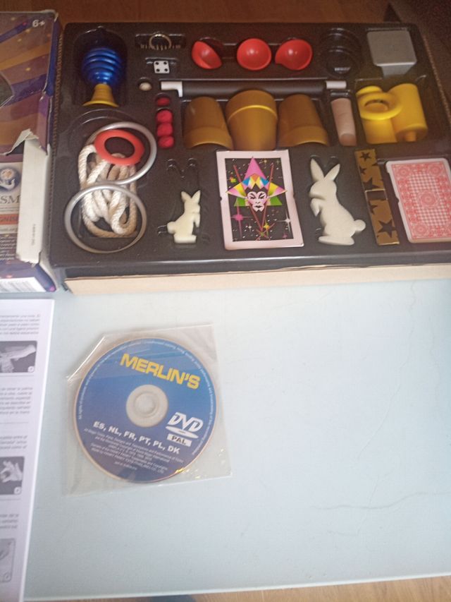Caja de magia con 175 trucos.