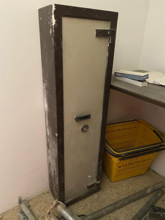 Caja fuerte vertical