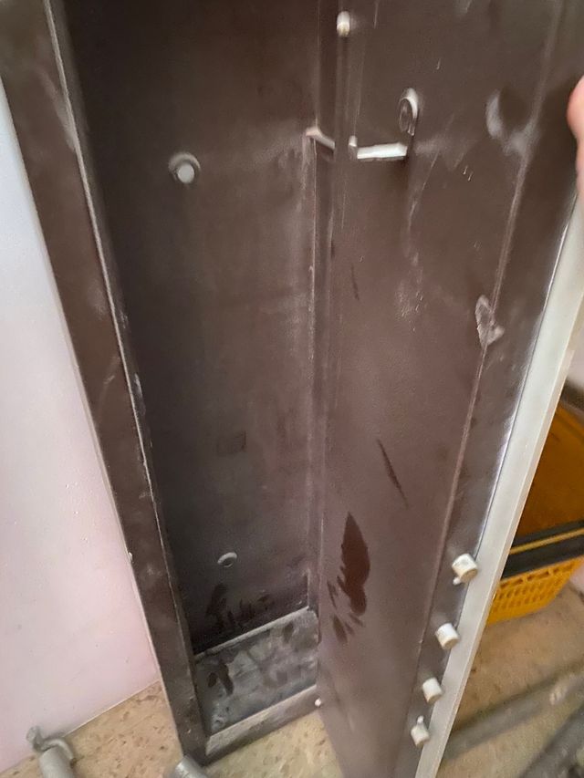 Caja fuerte vertical