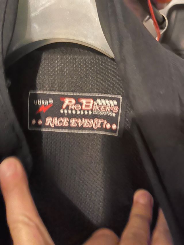 Chaqueta perforada de verano. Talla M