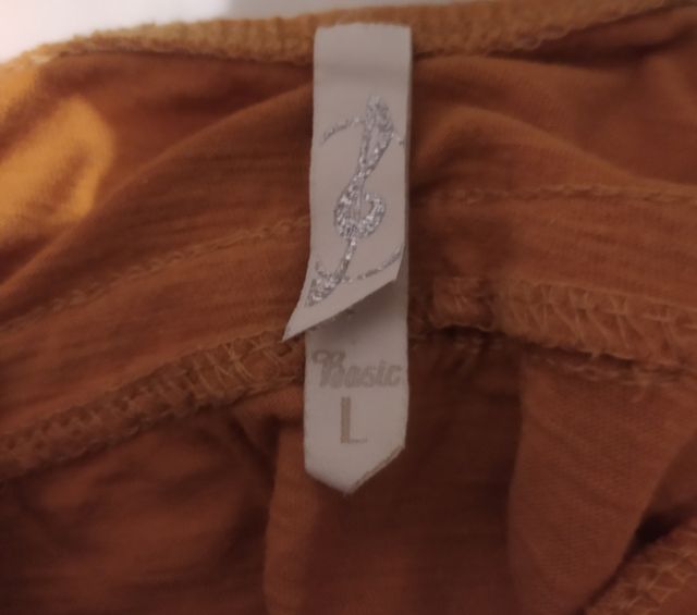 Top chica de Stradivarius color oro viejo