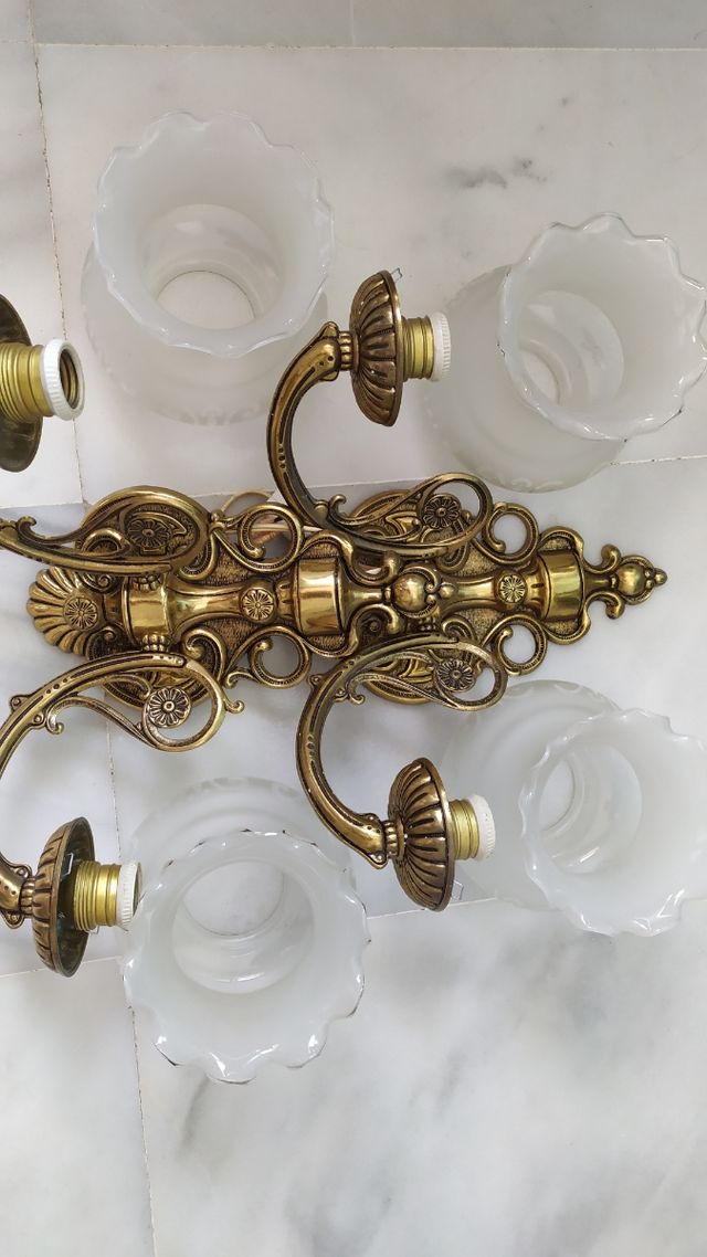 dos juegos de lampares de pared