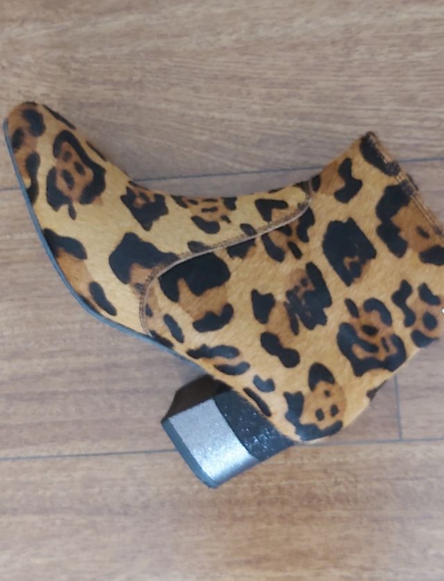 botas pelo leopardo.  precio original 84.95