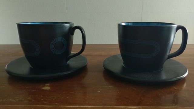 2 Tazas y 2 platos negro y azul