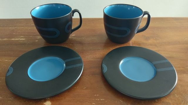2 Tazas y 2 platos negro y azul