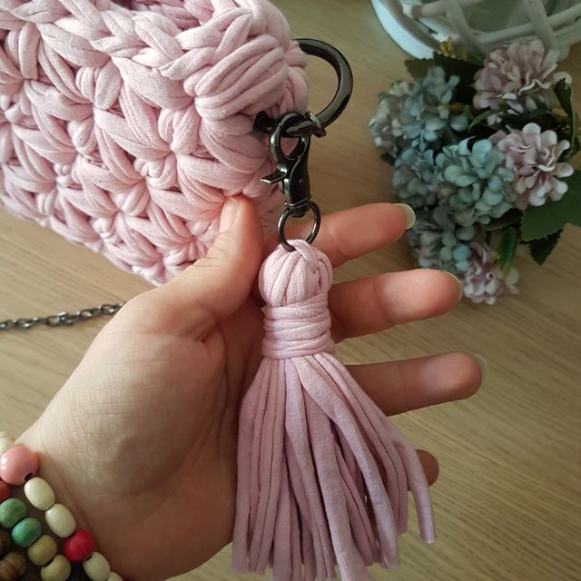 Bolso de hombro hecho a mano rosa