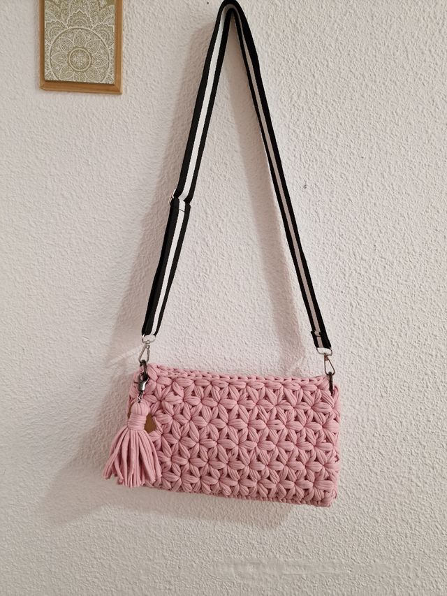 Bolso de hombro hecho a mano rosa