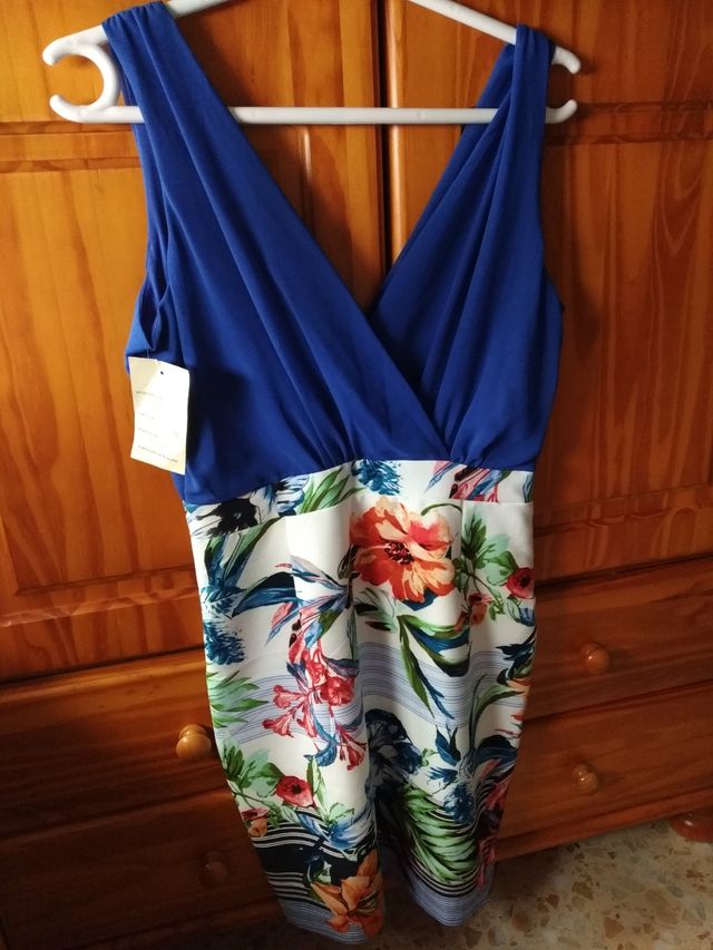 Vestido SIN ESTRENAR marca Paravientos