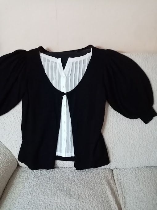 Blusa y chaqueta (es una sola prenda).