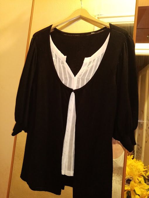 Blusa y chaqueta (es una sola prenda).