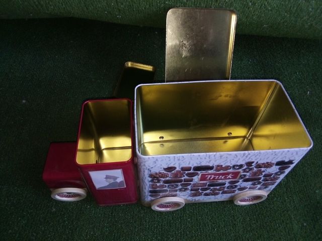 Caja de chapa antigua 