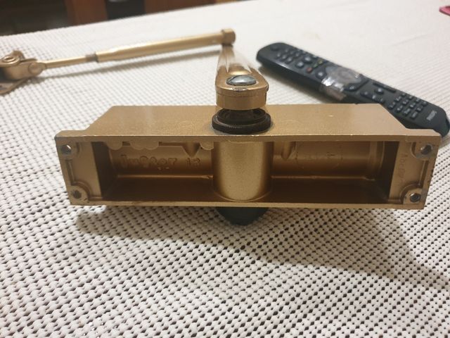 CIERRA PUERTAS JUSTOR.