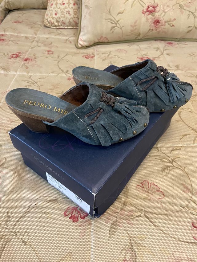 Zueco de Pedro Miralles en color azul