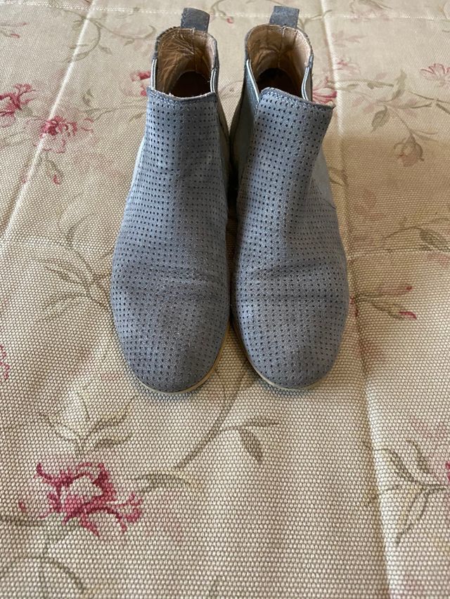 Botín de ante de verano color plateado