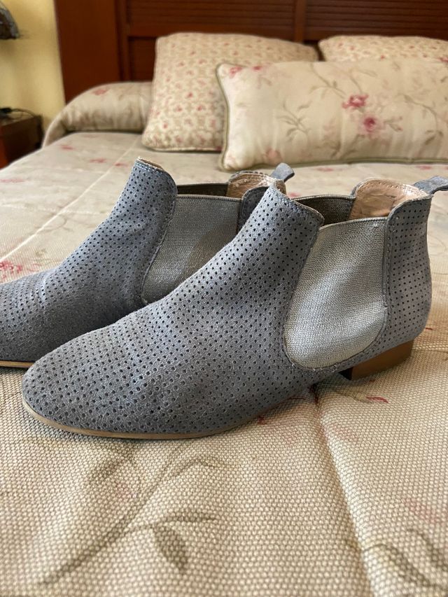 Botín de ante de verano color plateado