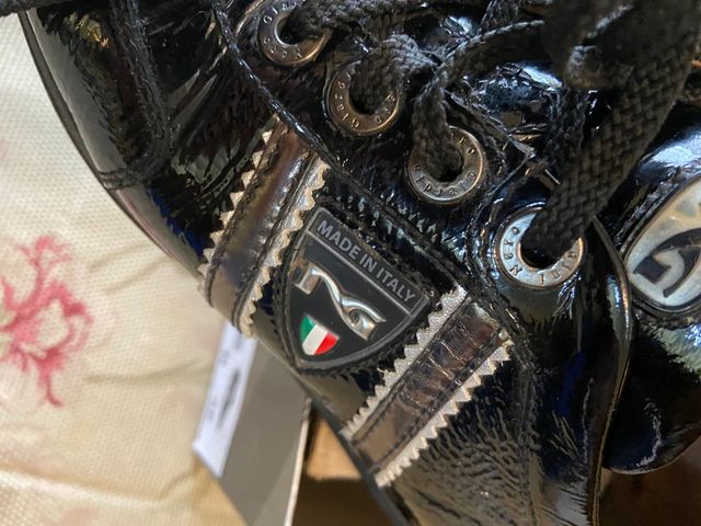 Deportivo NG NeroGiardini charol-cordón negro