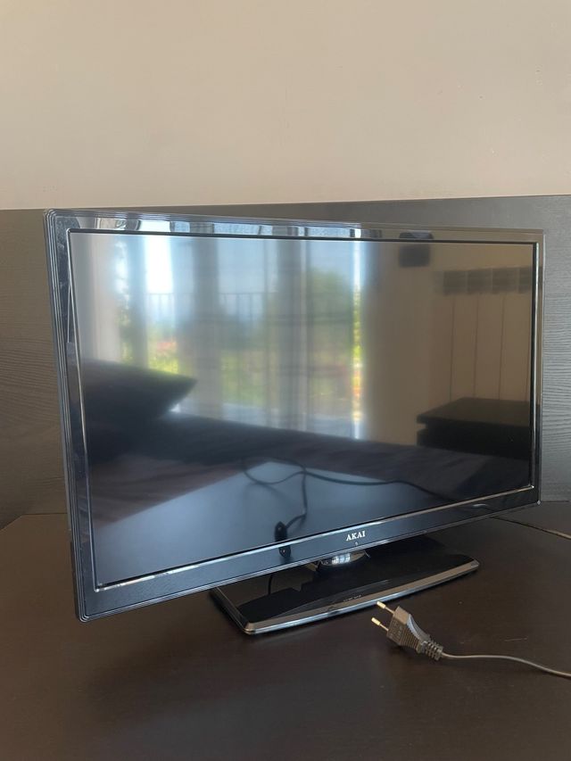 TV AKAI tvl241 24"