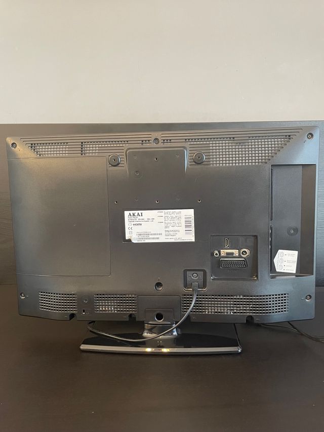 TV AKAI tvl241 24"