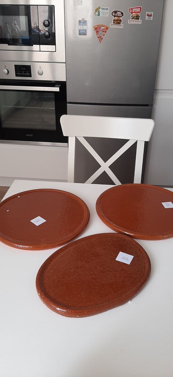 Platos de barro nuevos