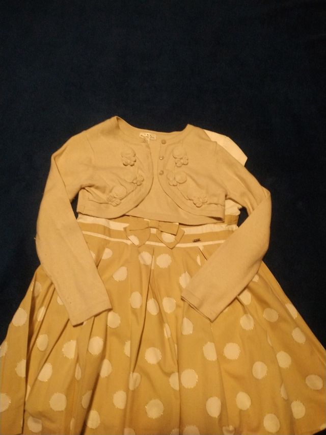 VESTIDO CEREMONIA BEIGE CON LUNARES. T9