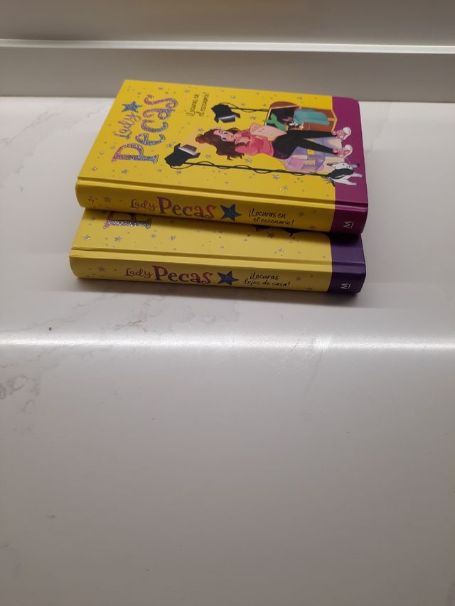 2 libros de LADY PECAS