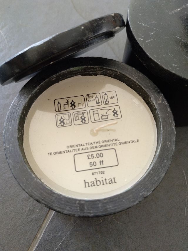 Due scatole in pietra con candela