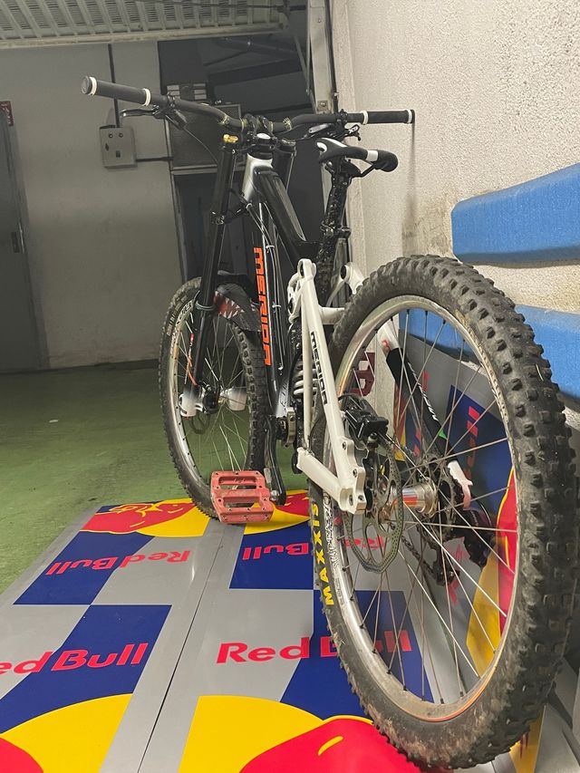 Bicicleta descenso Mérida DH