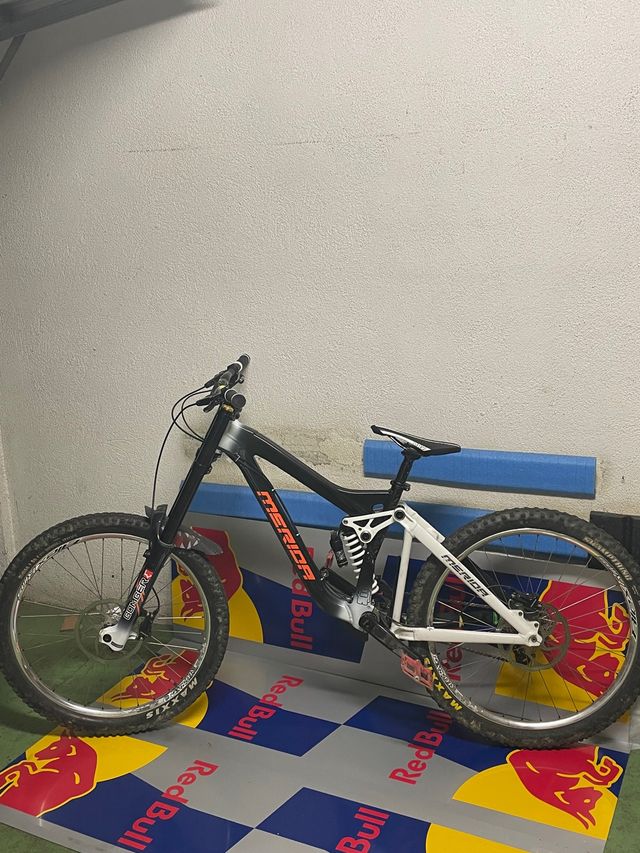 Bicicleta descenso Mérida DH