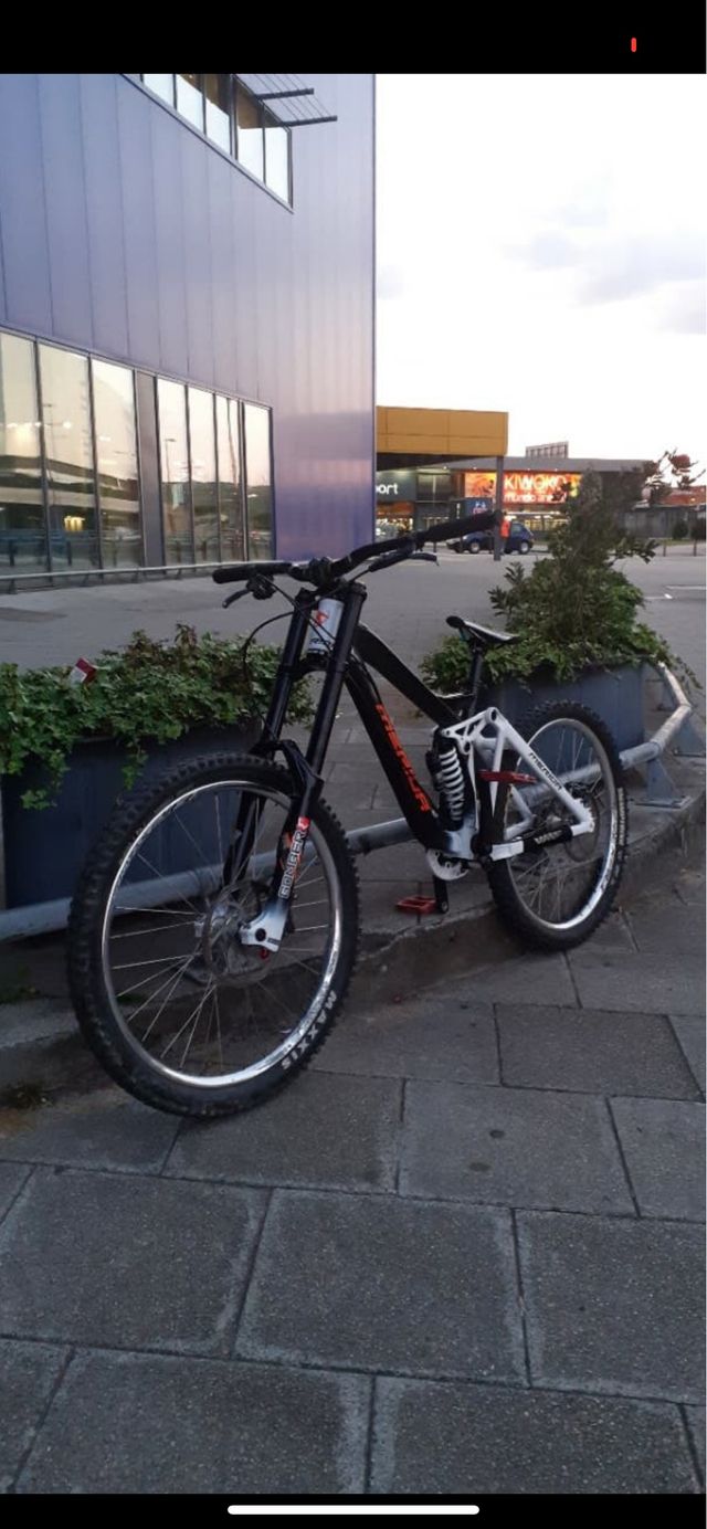 Bicicleta descenso Mérida DH