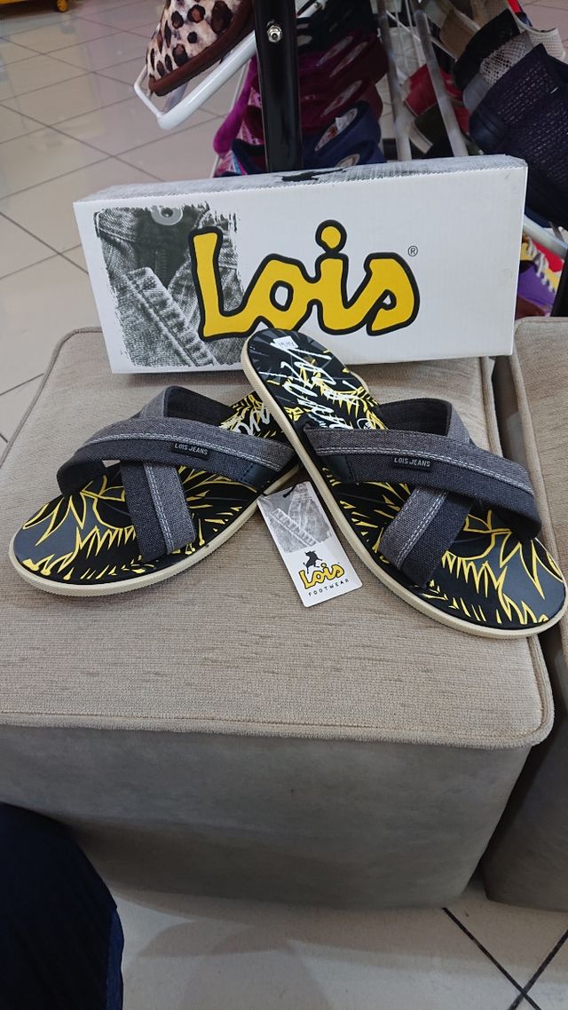 LOIS. Sandalia nueva Talla 40