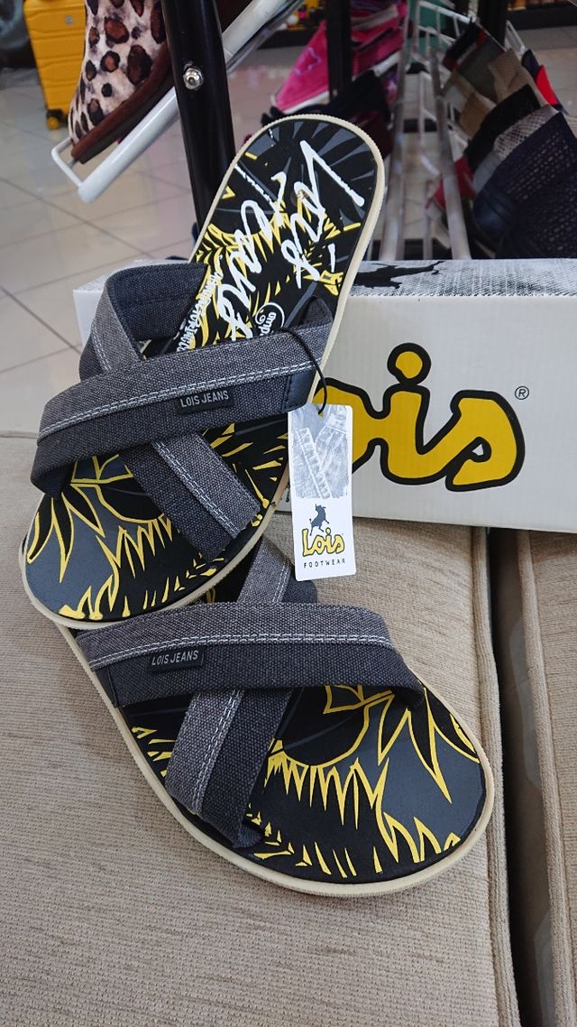 LOIS. Sandalia nueva Talla 40