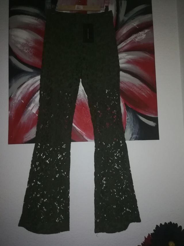 pantalón fluido bordados perforados Zara woman