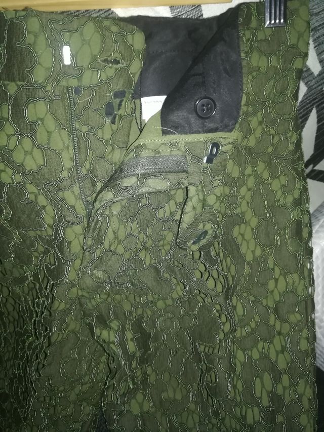 pantalón fluido bordados perforados Zara woman