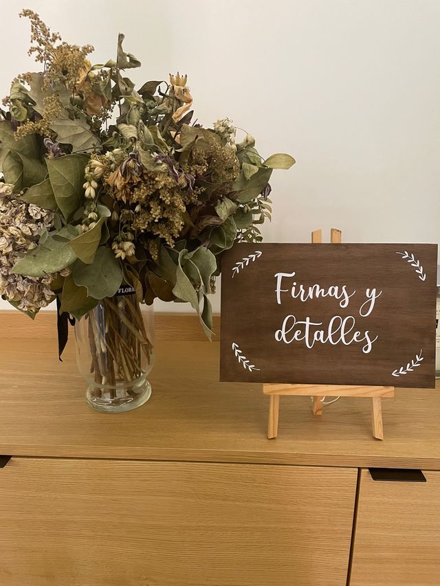 Cartello per matrimoni «firme e dettagli»