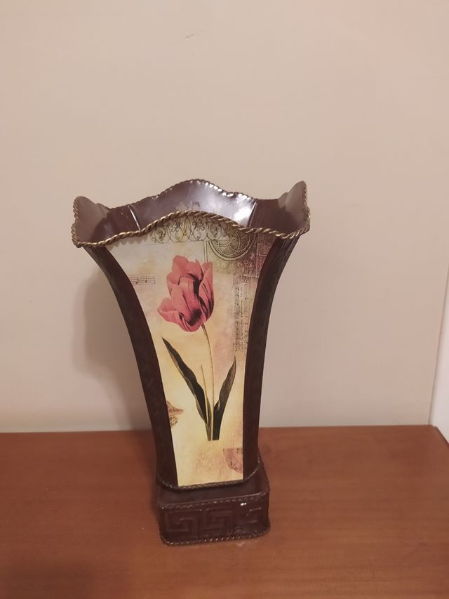 Jarrón metal pintado 31cm x 10cm