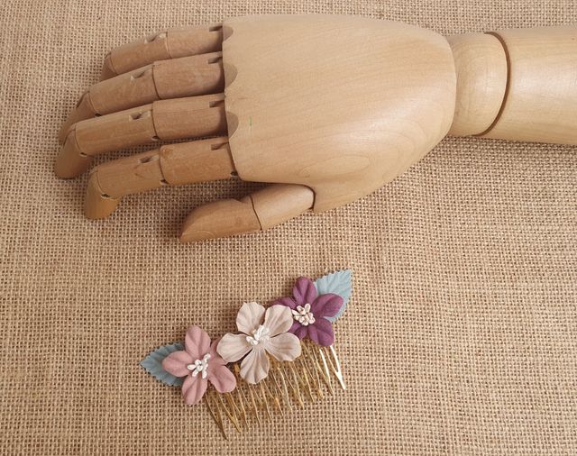 Peinecillo rosa empolvado beige y morado