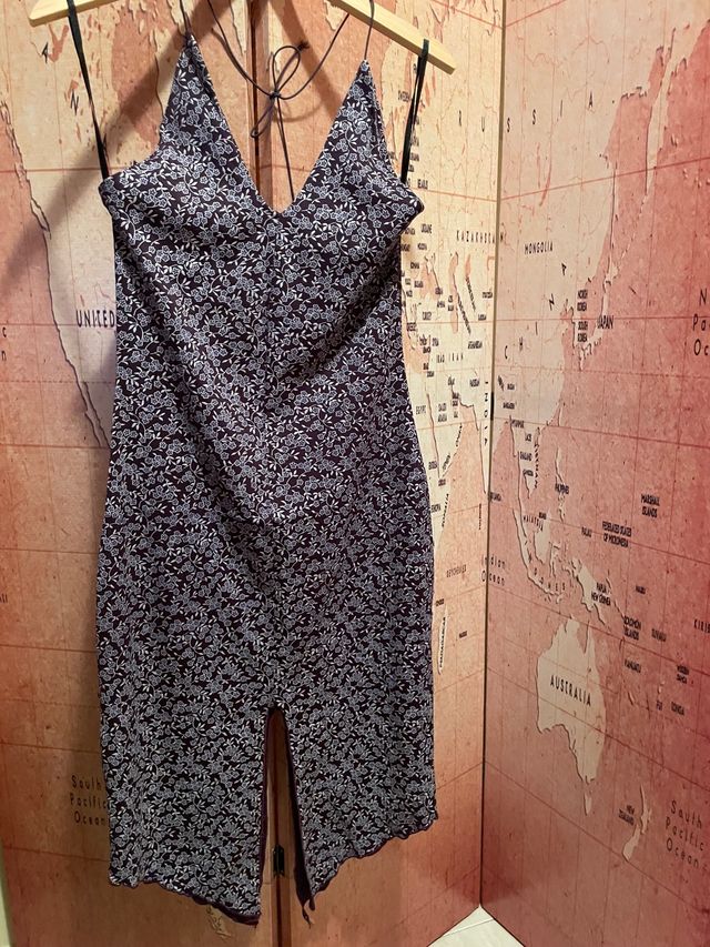 Vestido morado con flores 